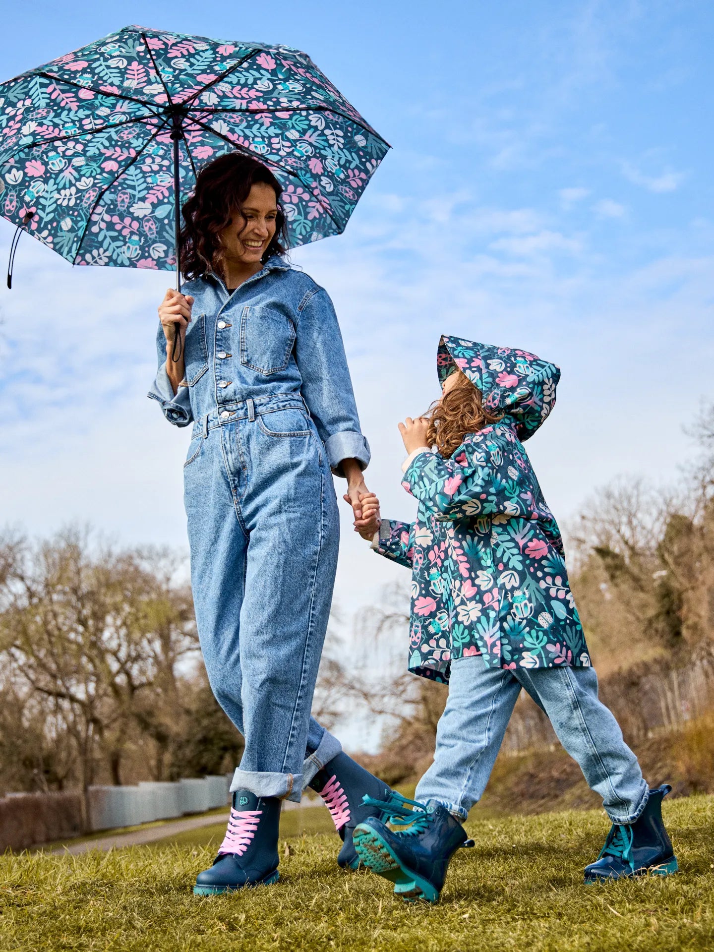 kids-raincoat-leaves-bugs-19/1945824692e1a900842f5d800cafc426c40887b5