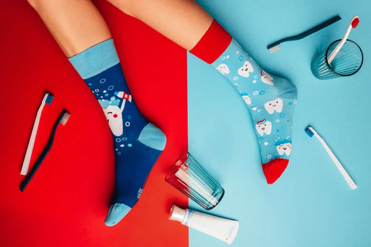 regular-socks-clean-teeth-1-eb/eb70ba2834d873b20011861412b1e5592829bf9e