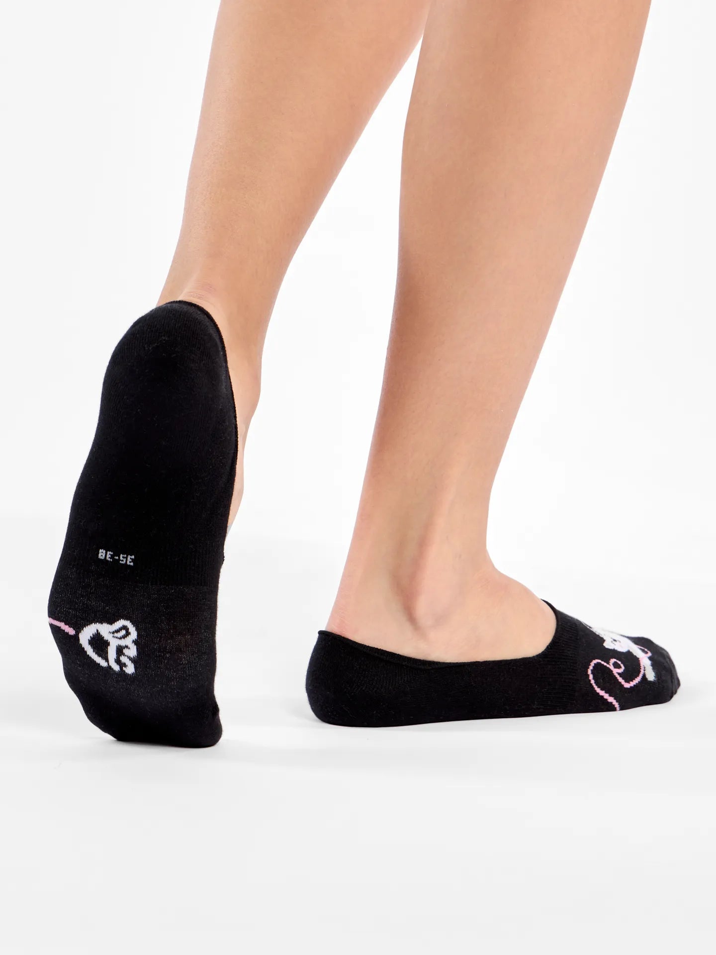 no-show-socks-cat-ball-1-b4/b4974cdfa431a223c2566bc3672ea797e7a85a69