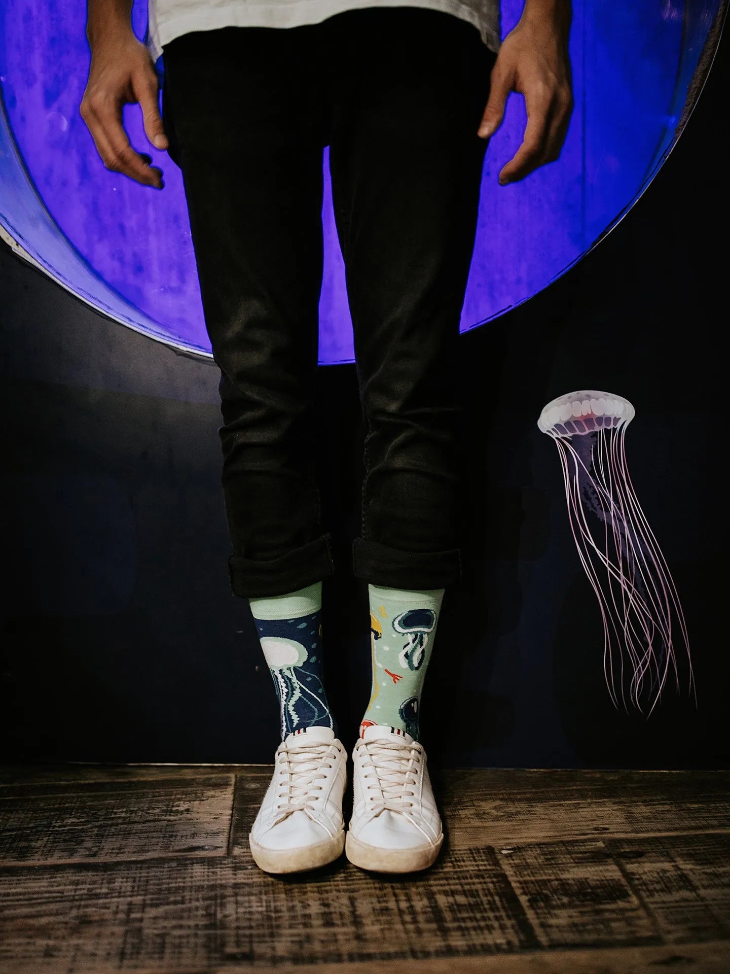 regular-socks-floating-jellyfish-1-eb/eb9b3063480d838f995cf8e17a1af3a32de88391