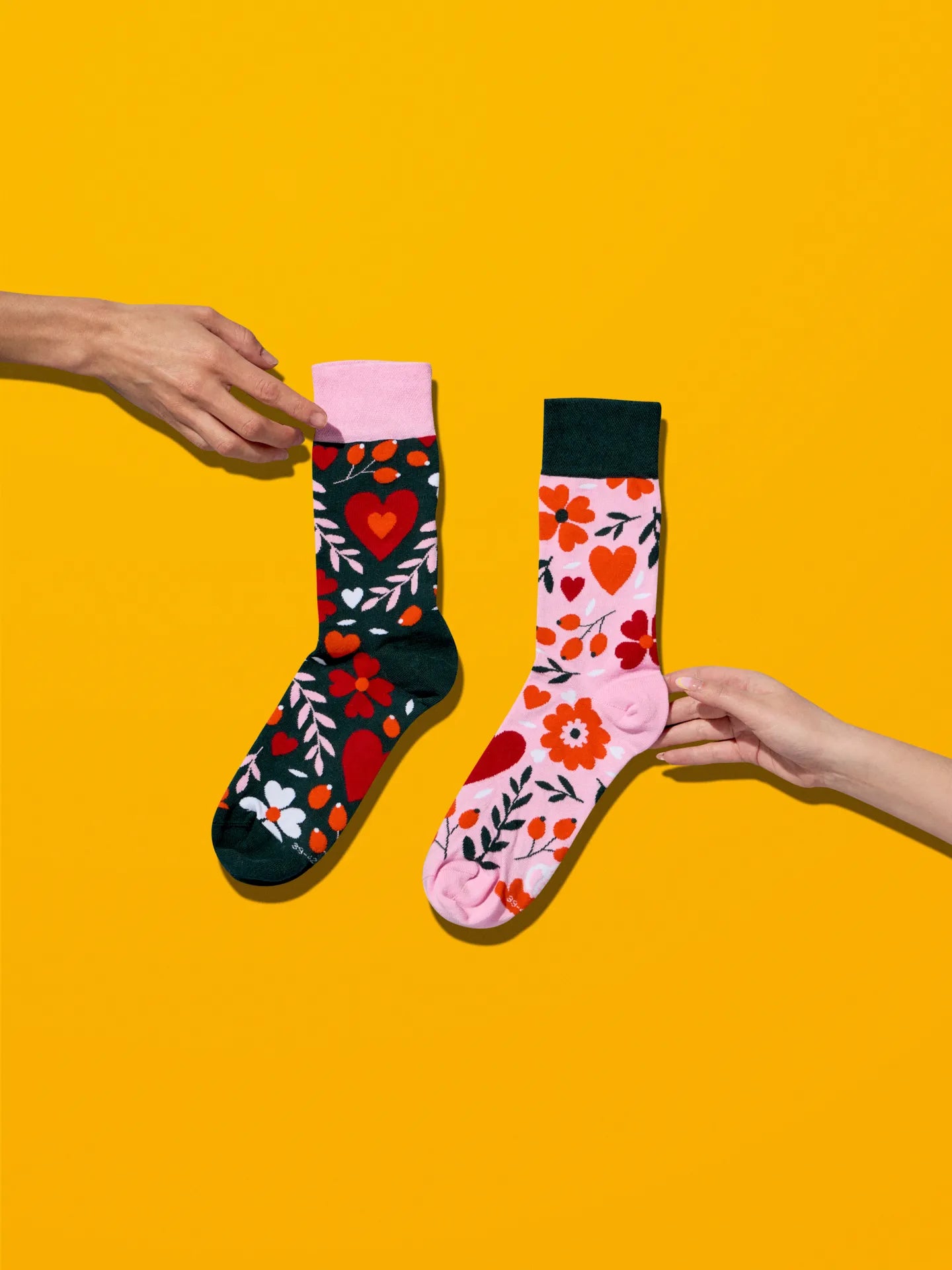 regular-socks-floral-love-1-01/01204689e57be78eed104a162b5b9d1a08b35cb8