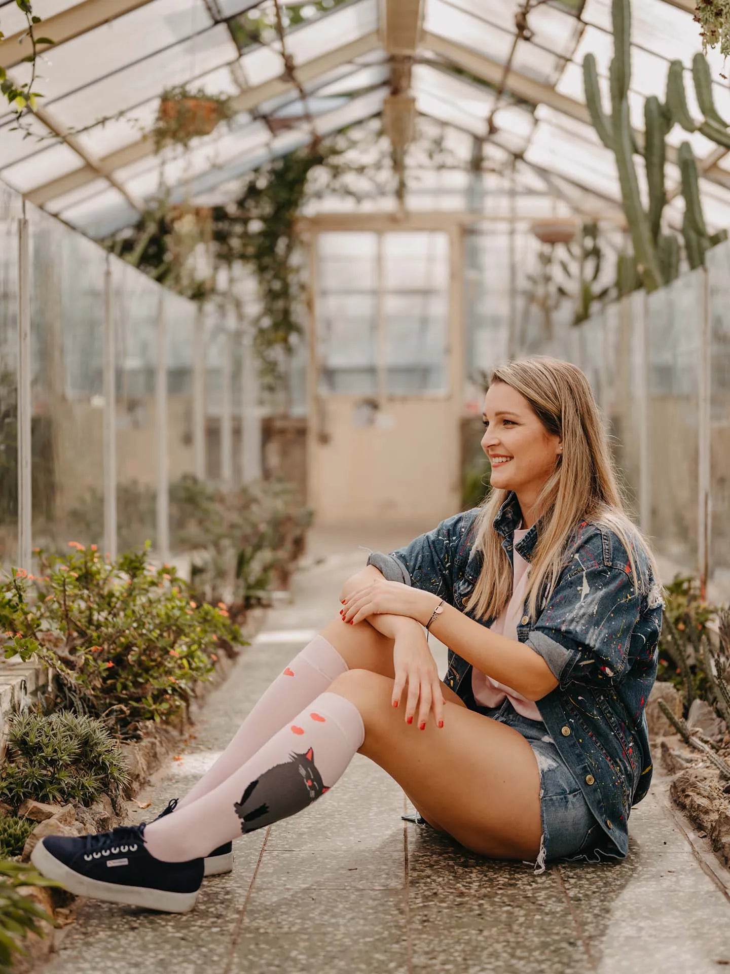 knee-high-socks-black-white-cat-be/beb7ade1ce2b039dc65420f68046f6f18ff47904