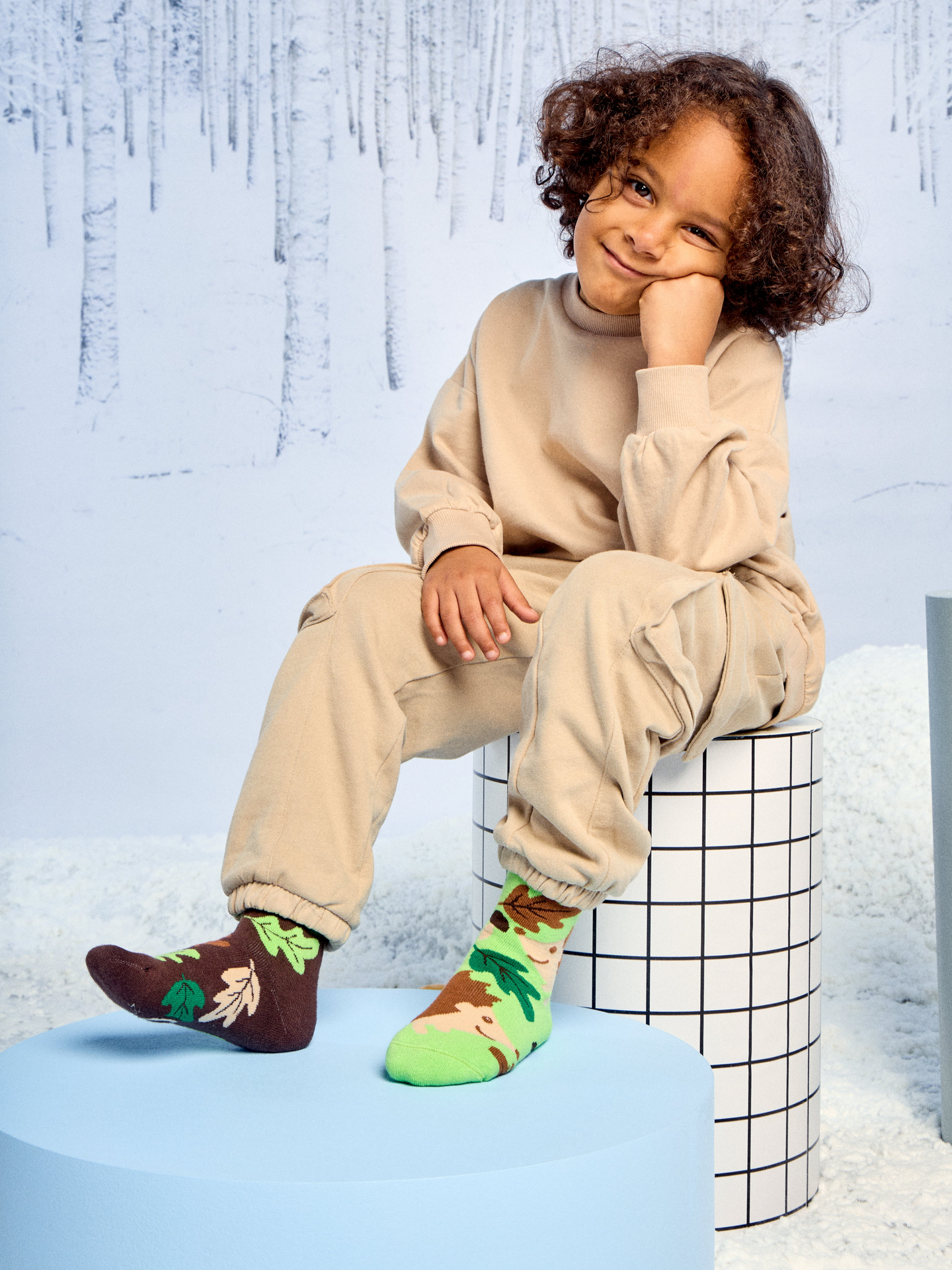 kids-warm-socks-hedgehog-leaves-66/664c0068a28d84bf3a0600b1f255e73ae76cf571