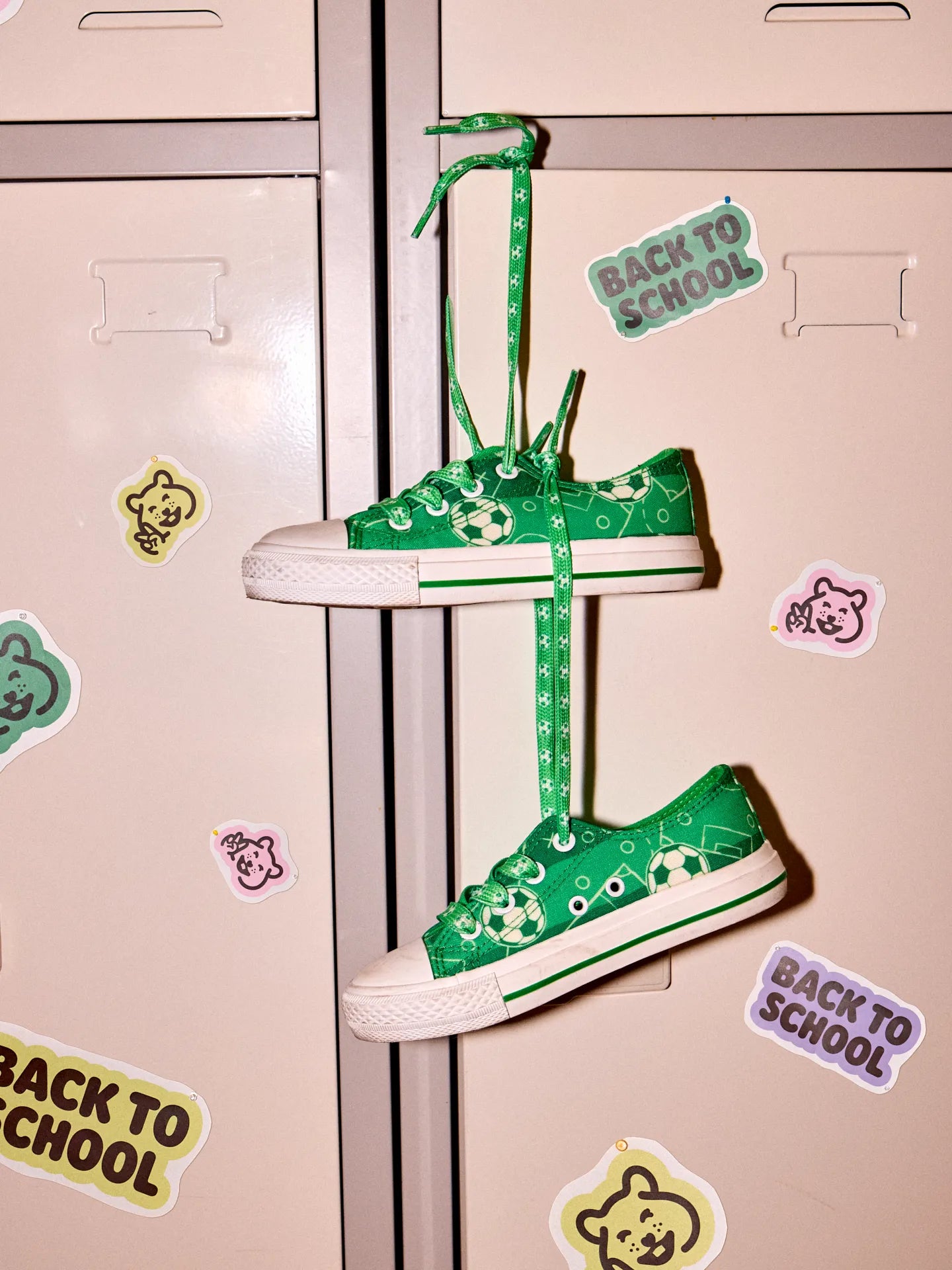 kids-canvas-shoes-football-pitch-ca/caceb43df373e8560afe1c6ddd1da2bf0e6b4f7d