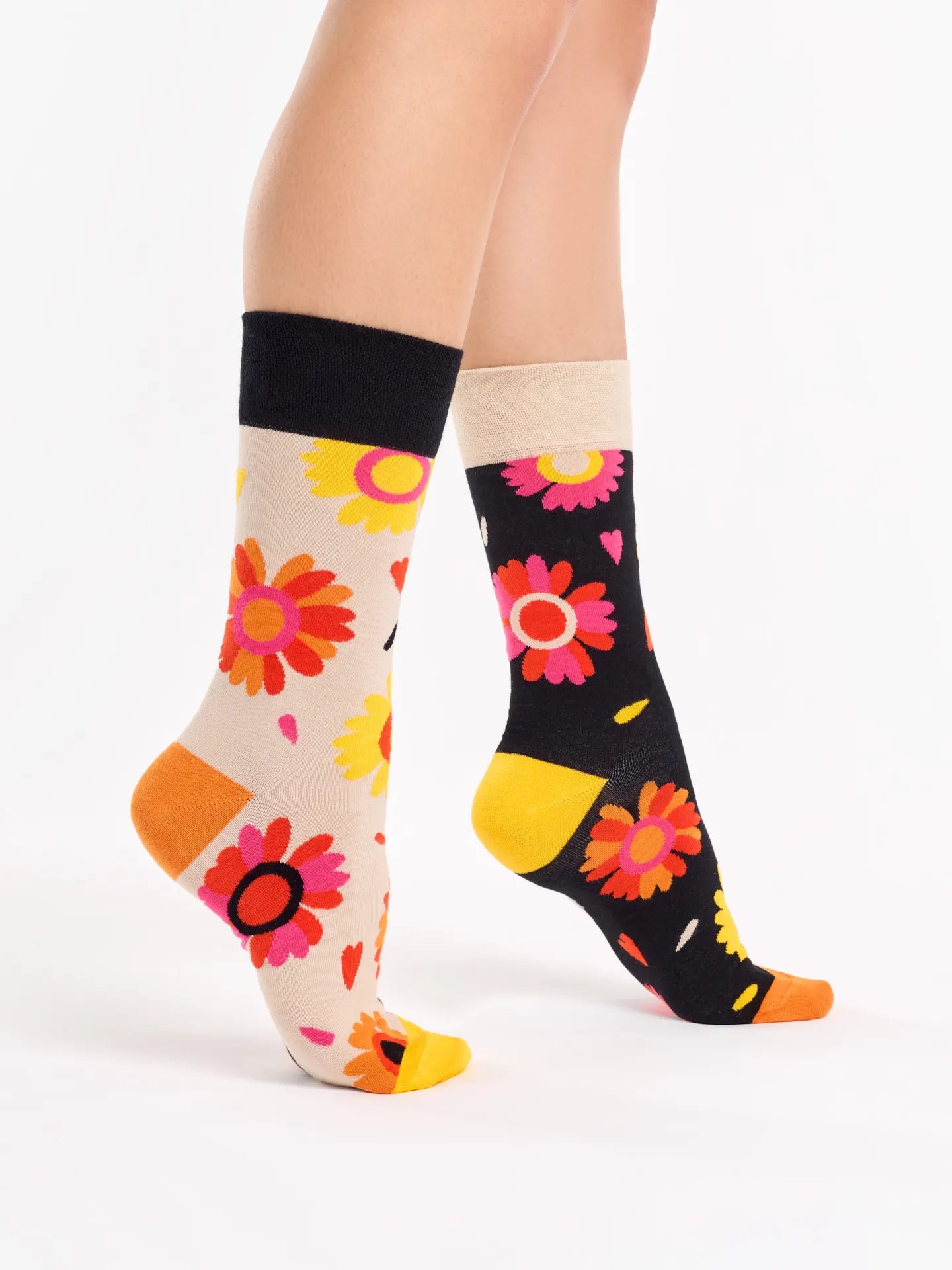 regular-socks-loves-me-loves-me-not-1-73/735f91c6073496a367668dcb0efcd0f441d994a8