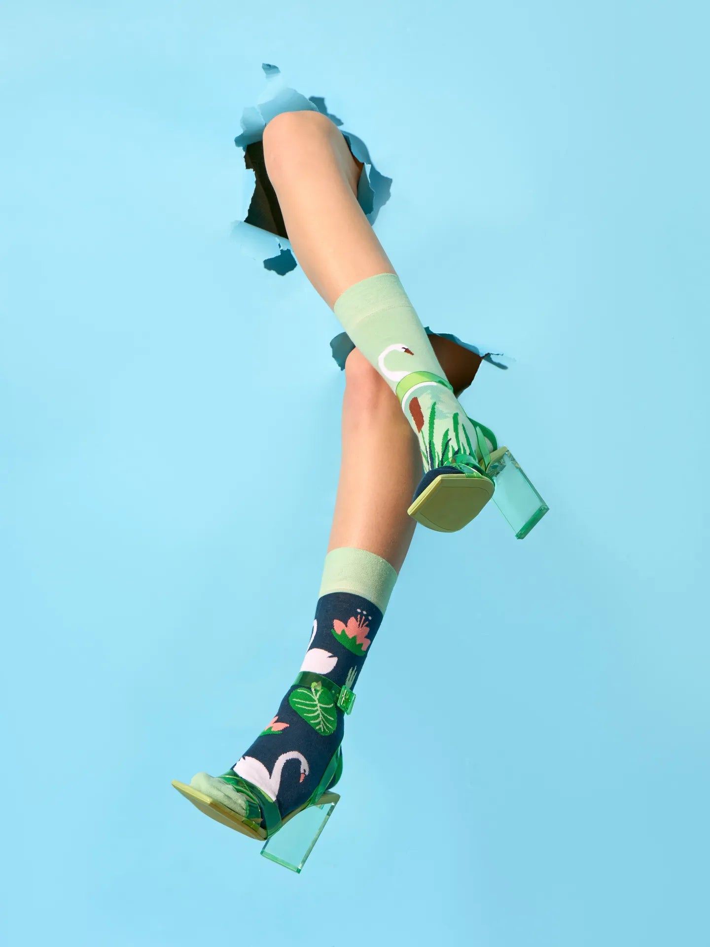 regular-socks-white-swan-1-2b/2b4c567e22f476595de19415e513949c715fb831