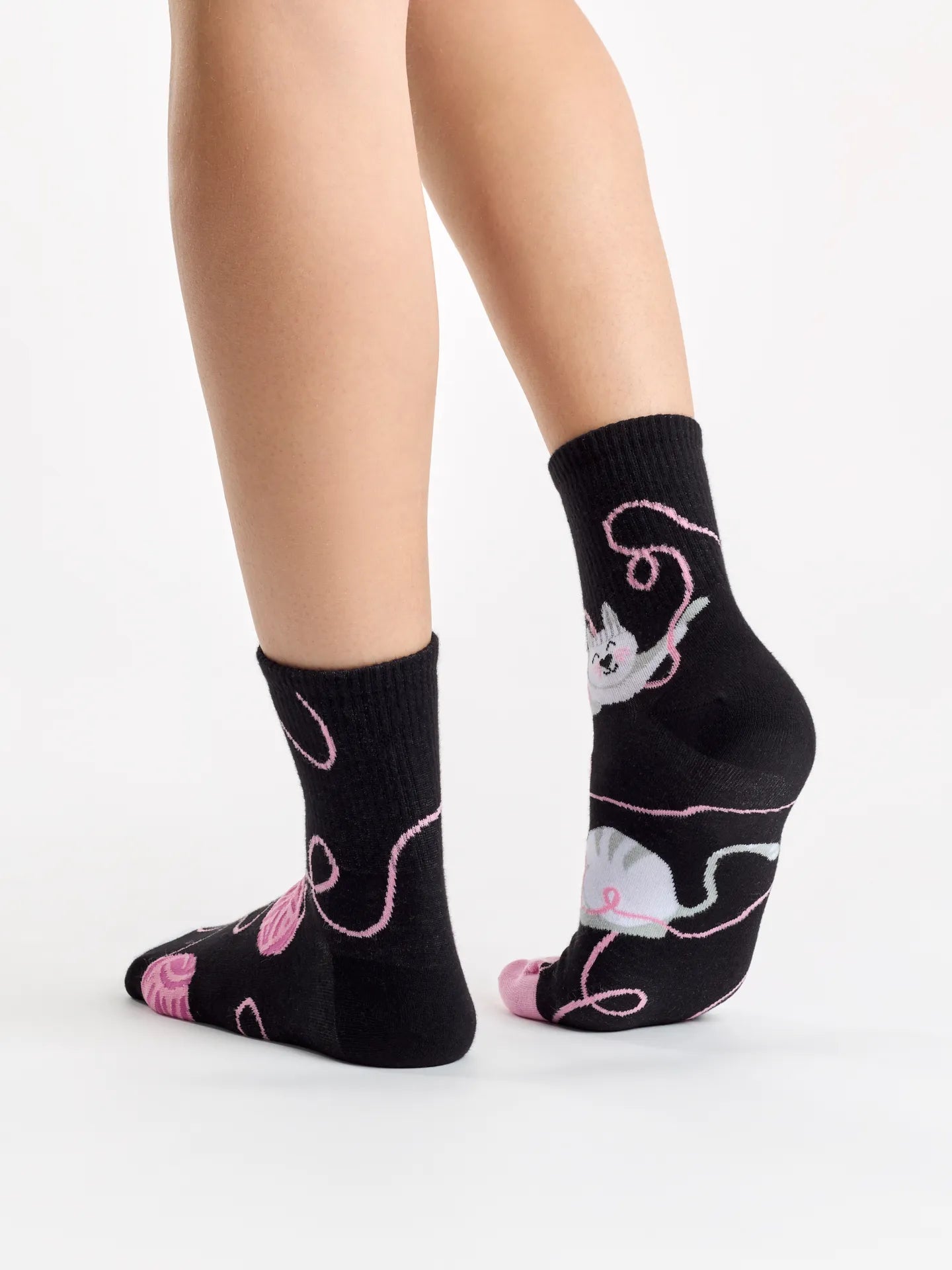 crew-socks-cat-ball-1-4a/4a40440964da6f859ee3c9c51765b400951a9859