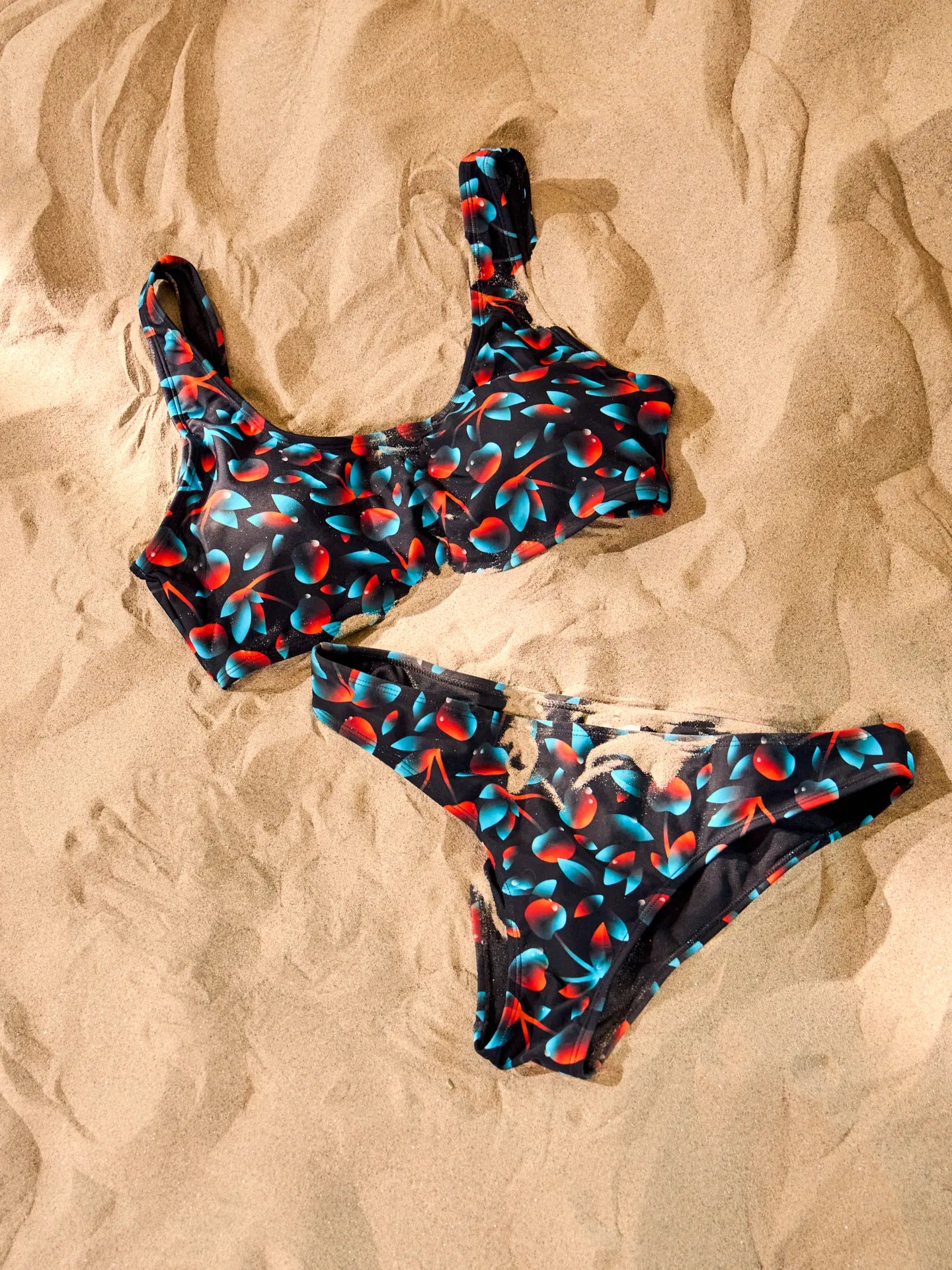 bikini-briefs-dark-cherries-fb/fb0604eda14f3768e932503b67ed126f31e0e2c9