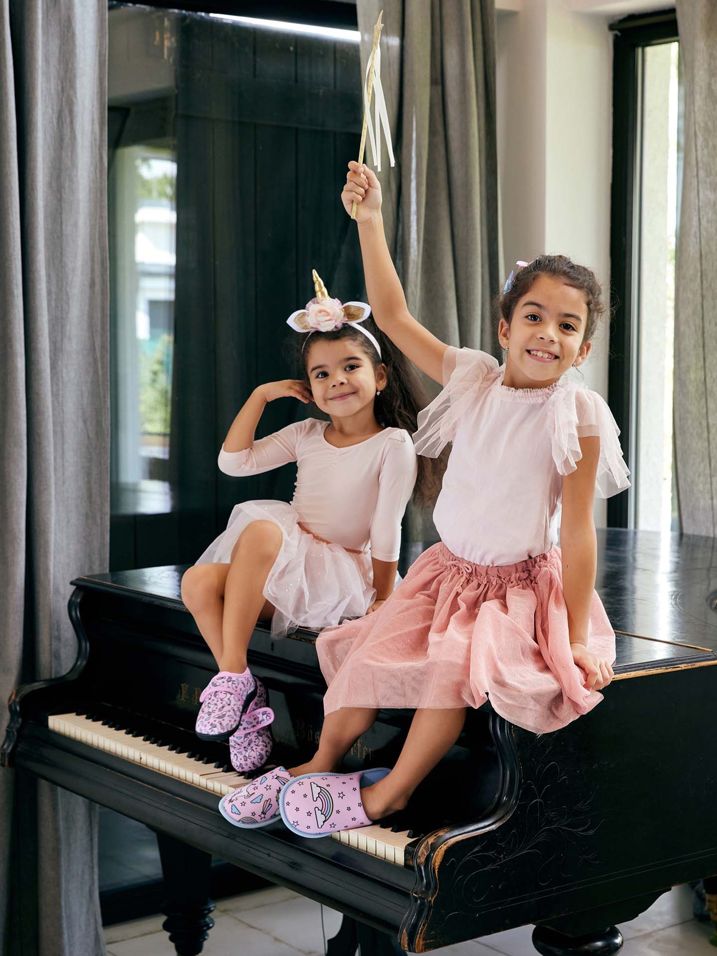 kids-slippers-rainbow-unicorn-26/269b6bd0b133798bee5a8d201706d7922f8c871f