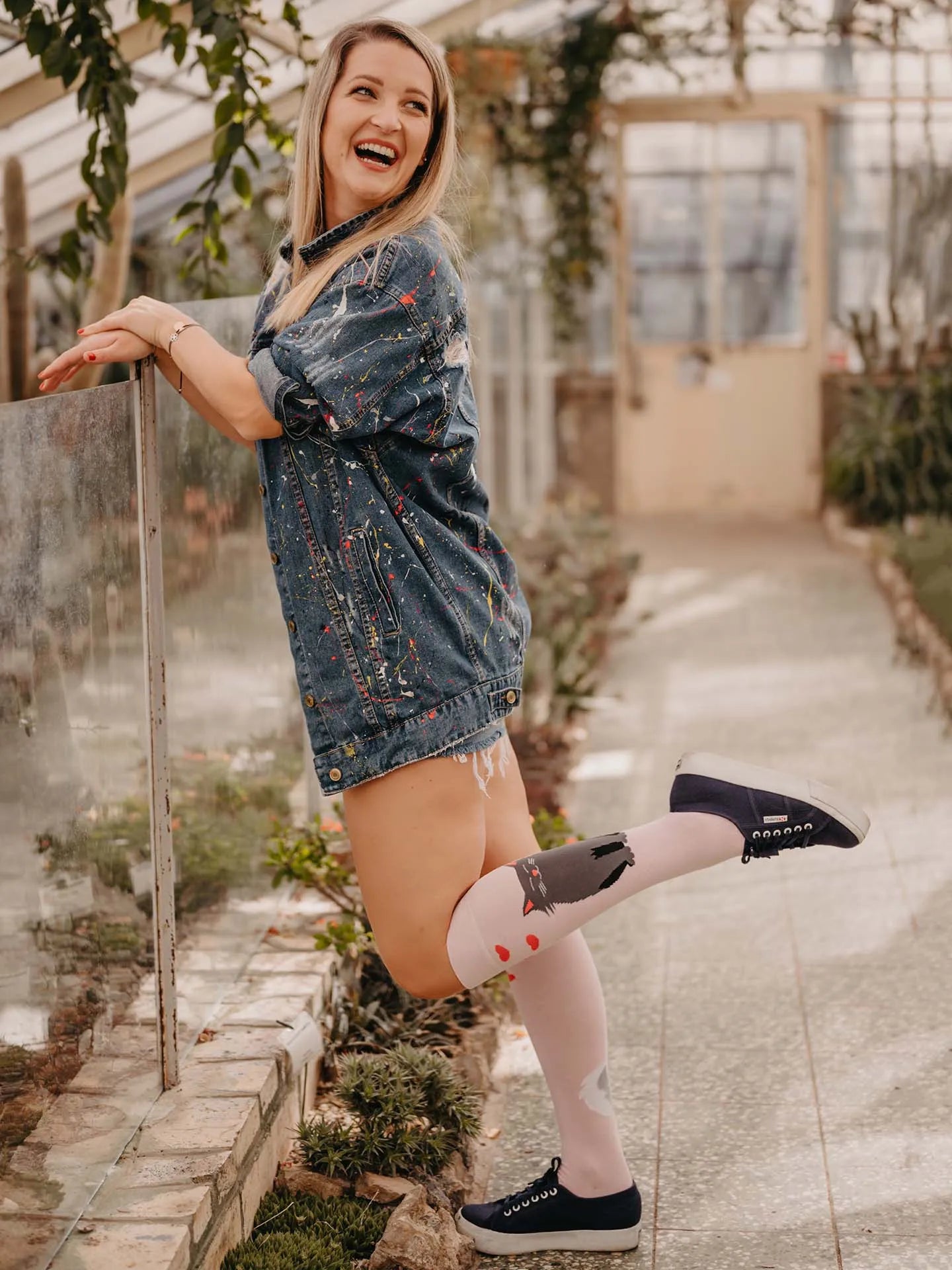 knee-high-socks-black-white-cat-59/59a7e0945d027e05134cf446855c2cc38e588035