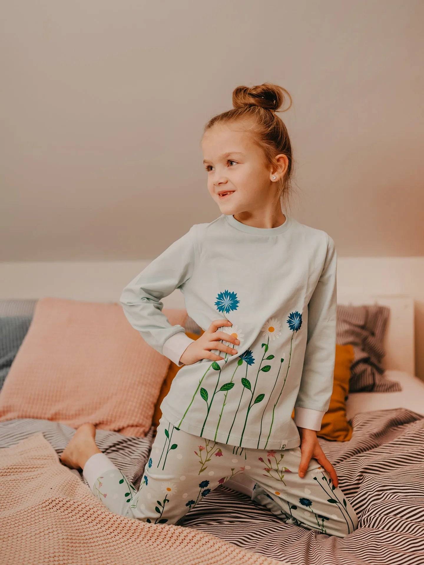 kids-pajamas-meadow-flowers-f2/f204f06f488f541578b08e502b1adcdfd609de9a