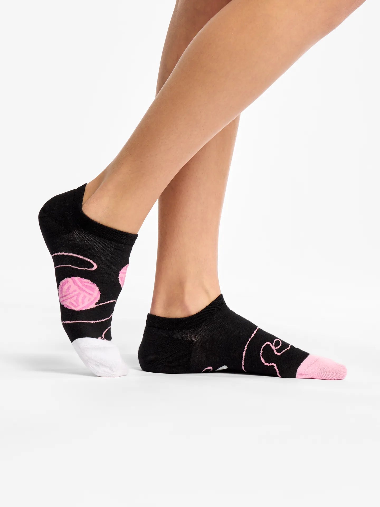 sneaker-socks-cat-ball-okt-7c/7c340f9eaa4f769f370d6c8cc7ae03a3e1caac62
