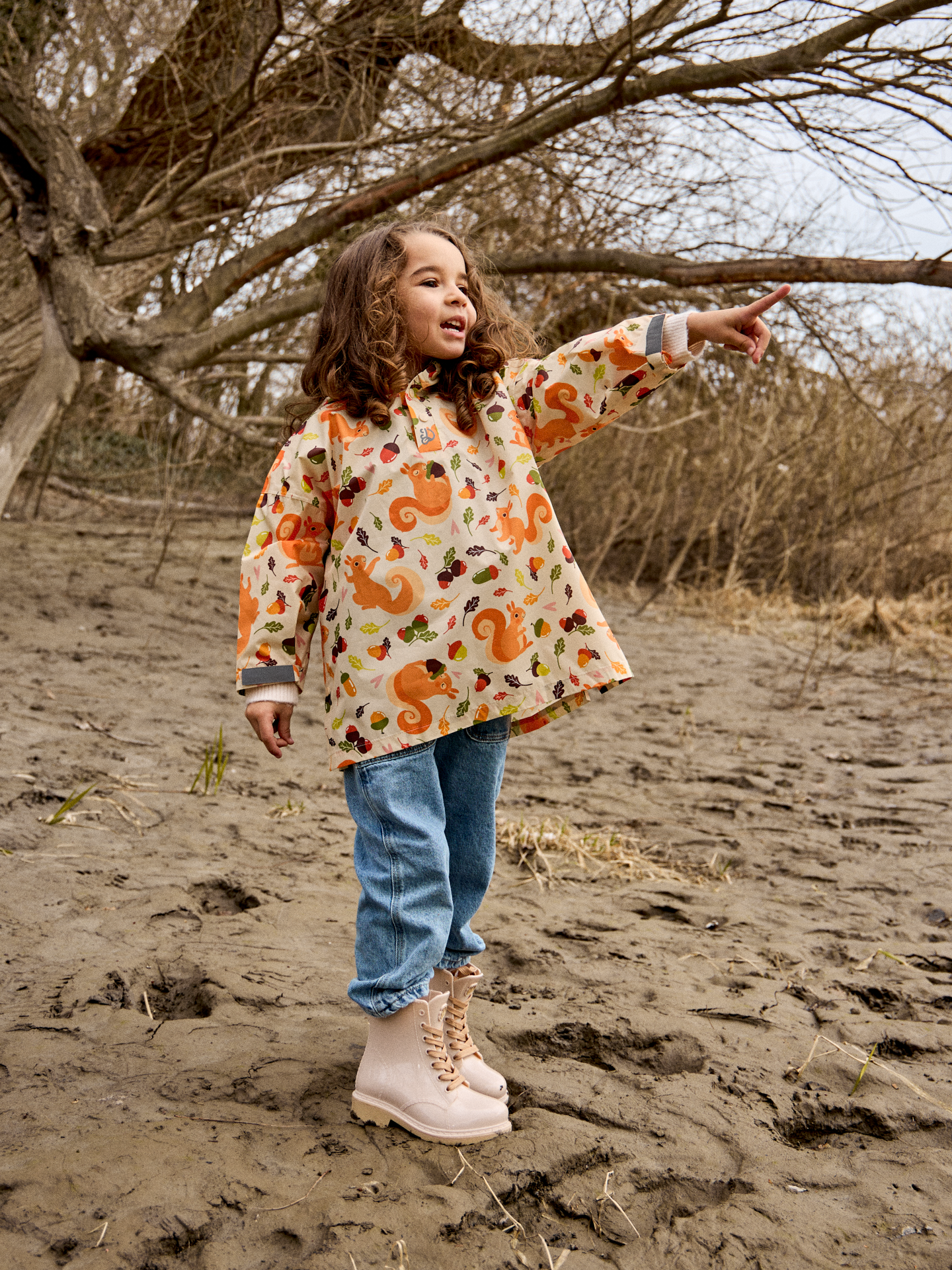 kids-raincoat-squirrel-nuts-1f/1fedd435496c655d6b1992779b0655744df395ae