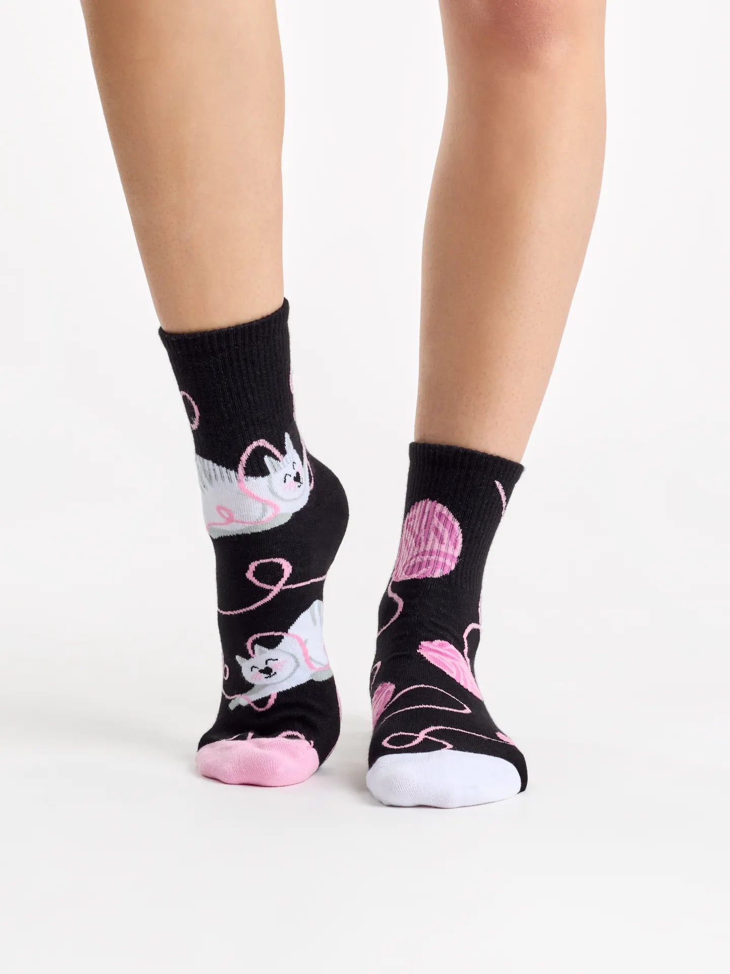 crew-socks-cat-ball-1-7a/7a02b63c208dbaf02fe1e8b4e6e6e9a48e1844c8