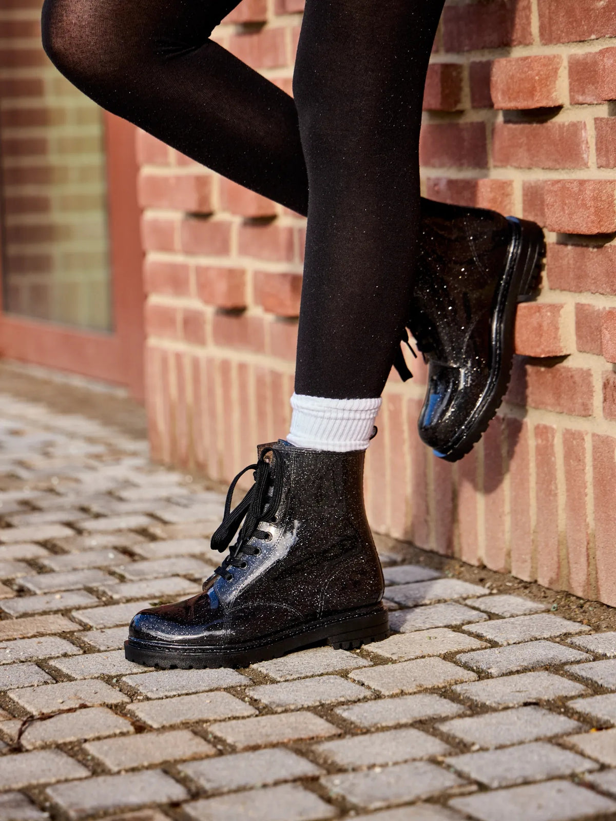 black-glitter-womens-rain-boots-02-8a/8a788aa823d6912cc7bac4694d2b015df7d59e79