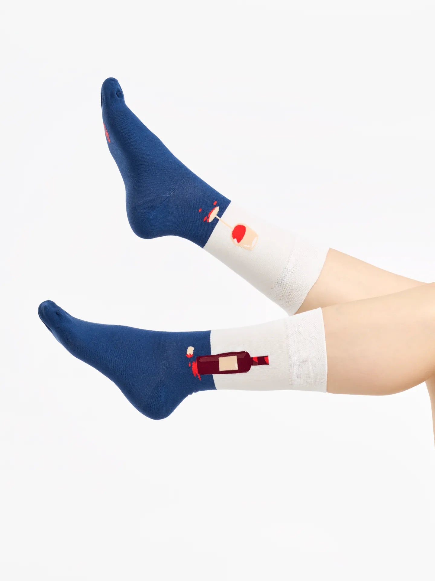 regular-socks-bottle-of-wine-1-92/92122796ca35674fbbe17312e444896a403f6703