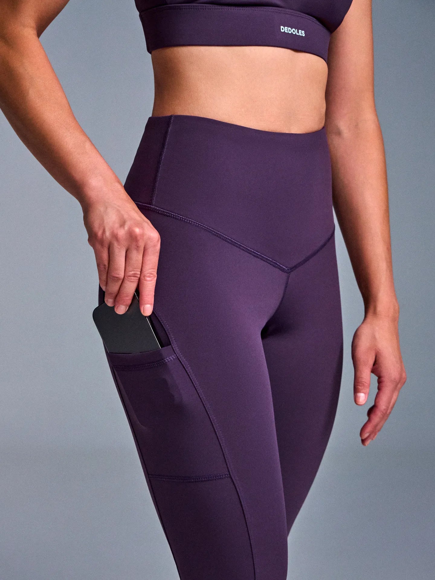 gym-leggings-deep-purple-moment-1-09/0955cb23f86dd20375477bbc80c88b807e2c10db