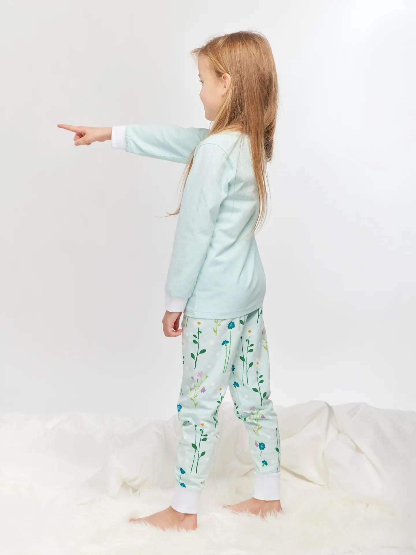 kids-pajamas-meadow-flowers-aa/aae86b3e47275163feafb32b6b1083682516e39e