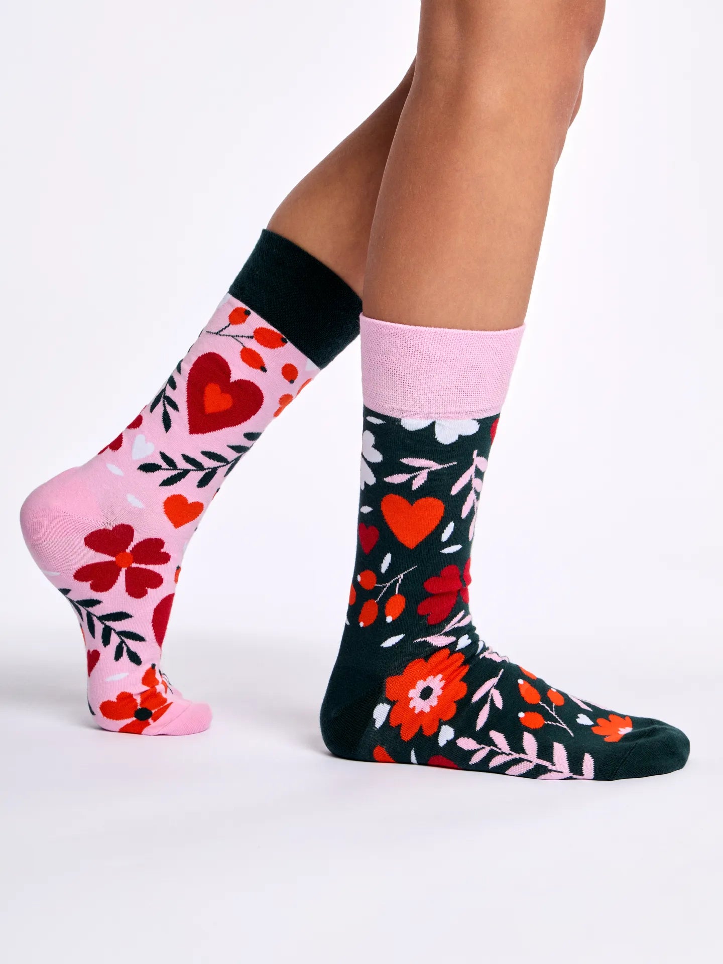 regular-socks-floral-love-1-a0/a0601f24508191bbf4a5d66724f4097ec46ae696