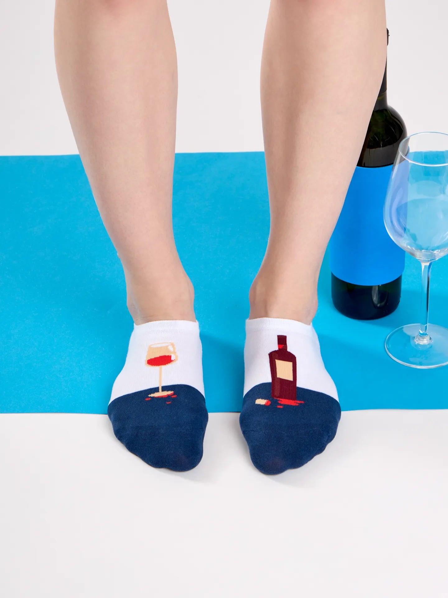 sneaker-socks-bottle-of-wine-okt-3a/3a2aa4402516e50c6e24926b8c3e6e7ad79a7b8e
