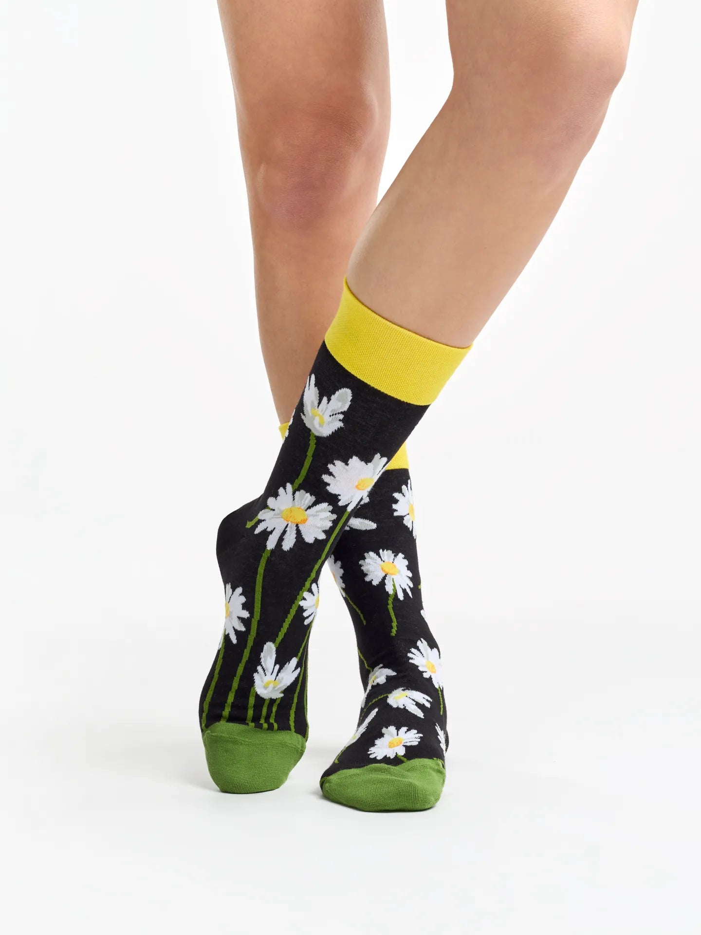 regular-socks-daisies-at-night-1-95/953d690663c084deea37e325fd3e15358b12f10a