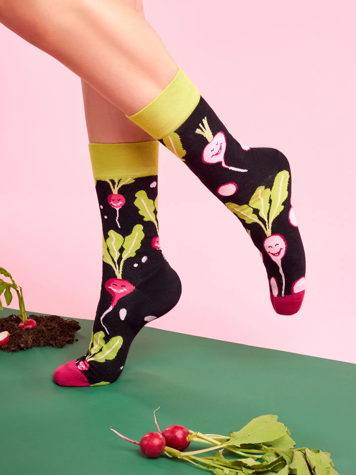 regular-socks-happy-radish-1-cb/cb0fa59e72180f303f25d25219da3692b4b7c23b