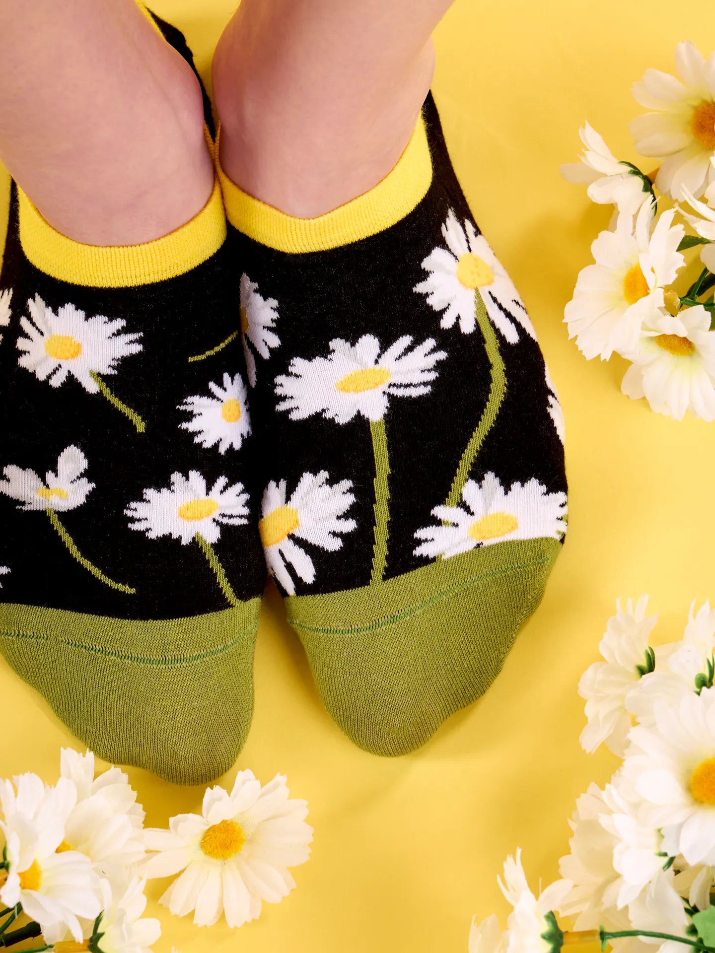 sneaker-socks-daisies-at-night-okt-72/727250199b187bc1c21adf64d76655a41f1c7ab2