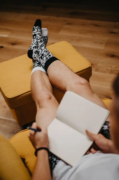 regular-socks-doodles-1-b6/b64f36c02580d619781876221454e2b31d00558f