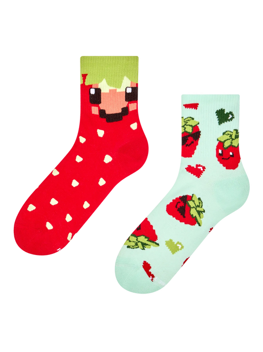 crew-socks-pixel-strawberries-ef/ef7790a56ded0bde4915a5e407f60a7213b02c10