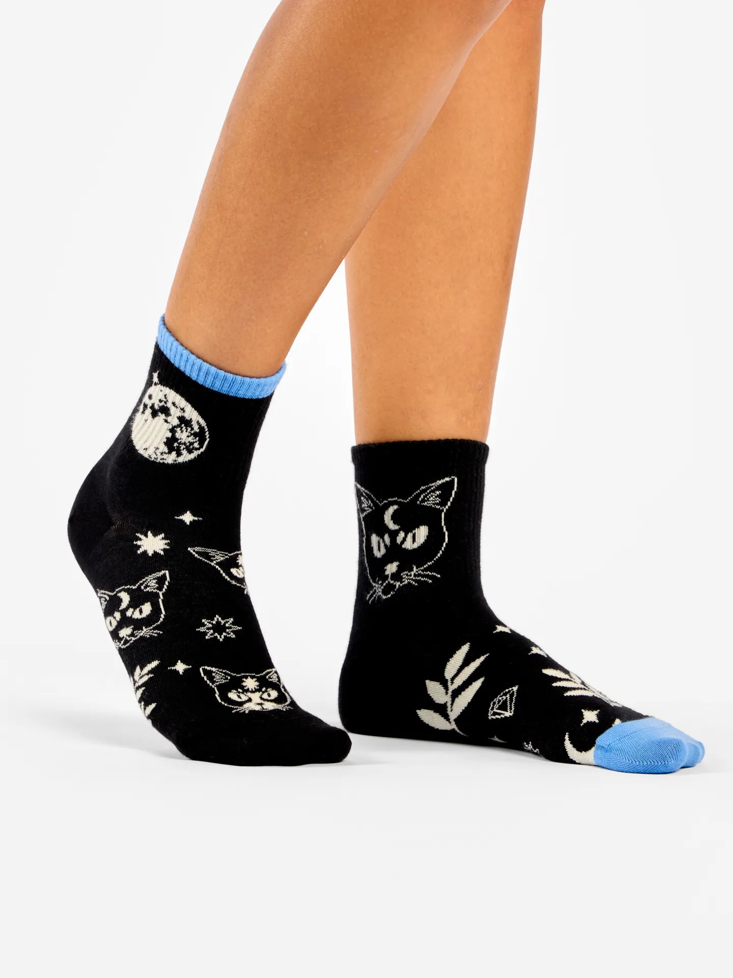 crew-socks-cat-moon-32/324b2958ee320bff8b326d74ae5751bb0f52e58d
