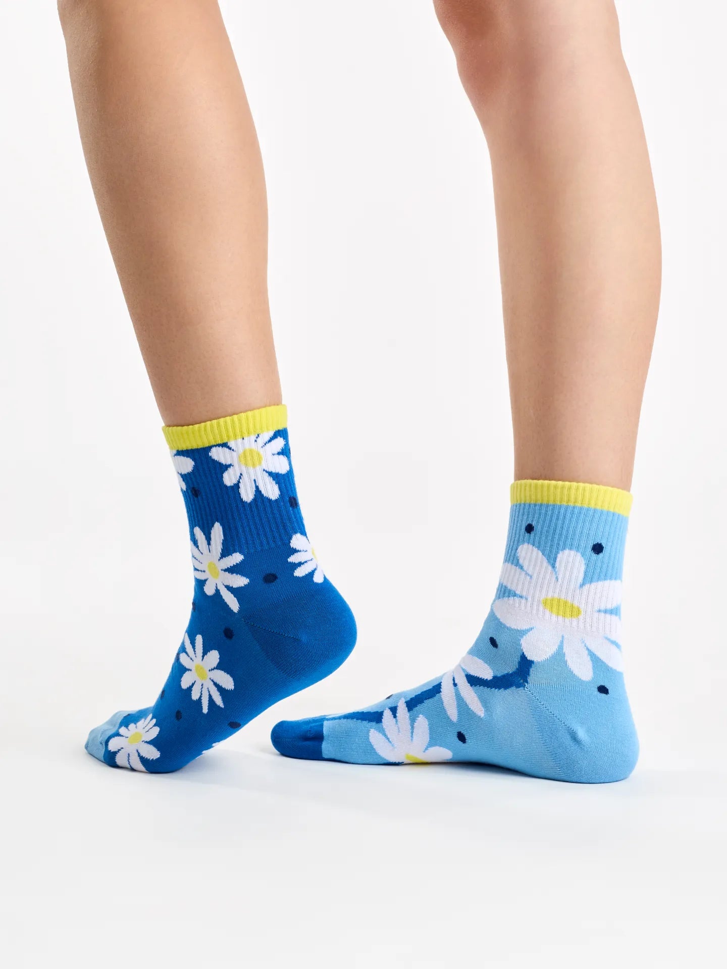 crew-socks-daisies-dots-1-8f/8f82bf5fb2790378a563a3305a588c3f6cd132f3