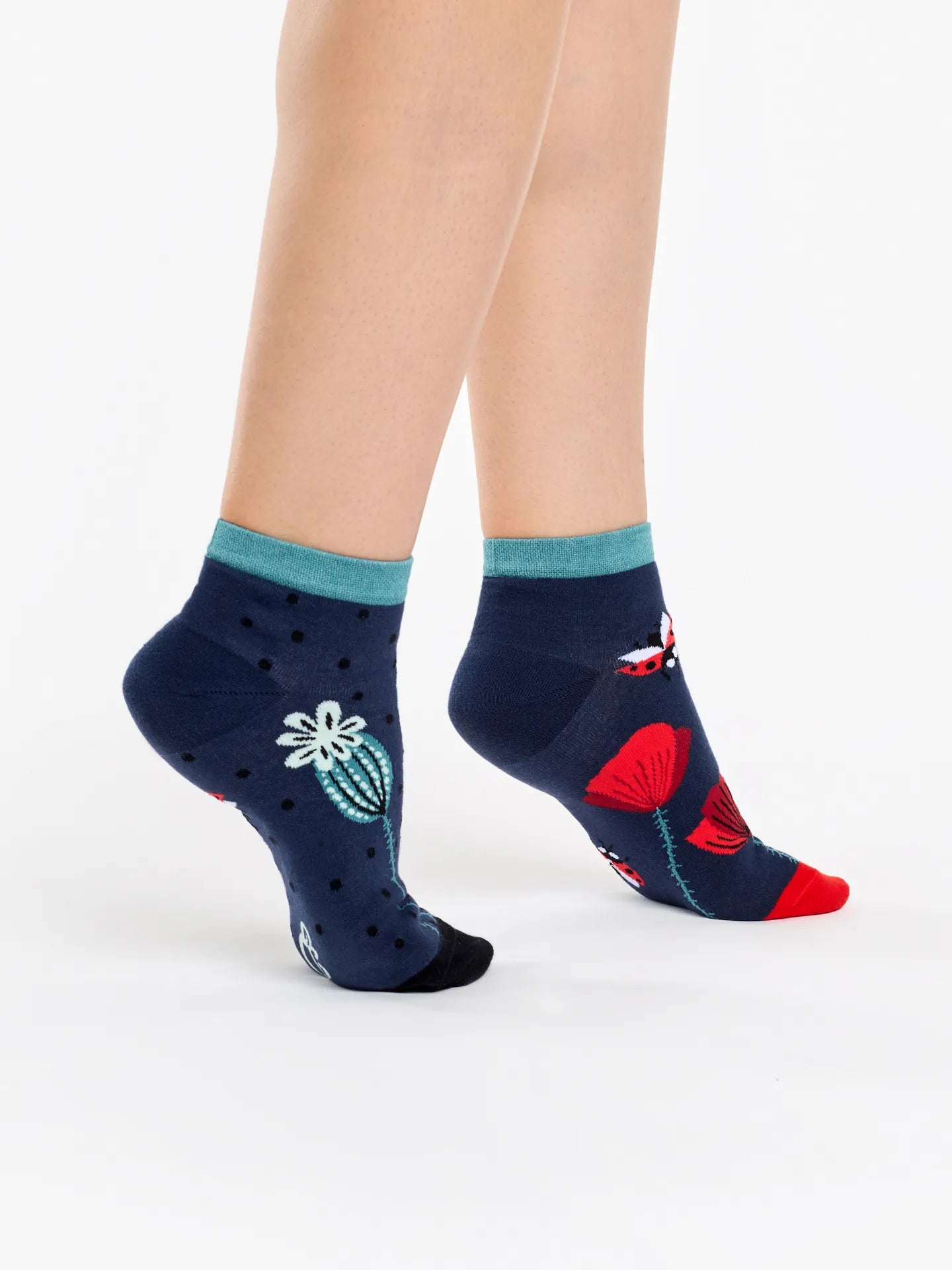 ankle-socks-ladybugs-poppy-flowers-1-fc/fcde4715baff472dbcc421e25b0f3a14b7859225