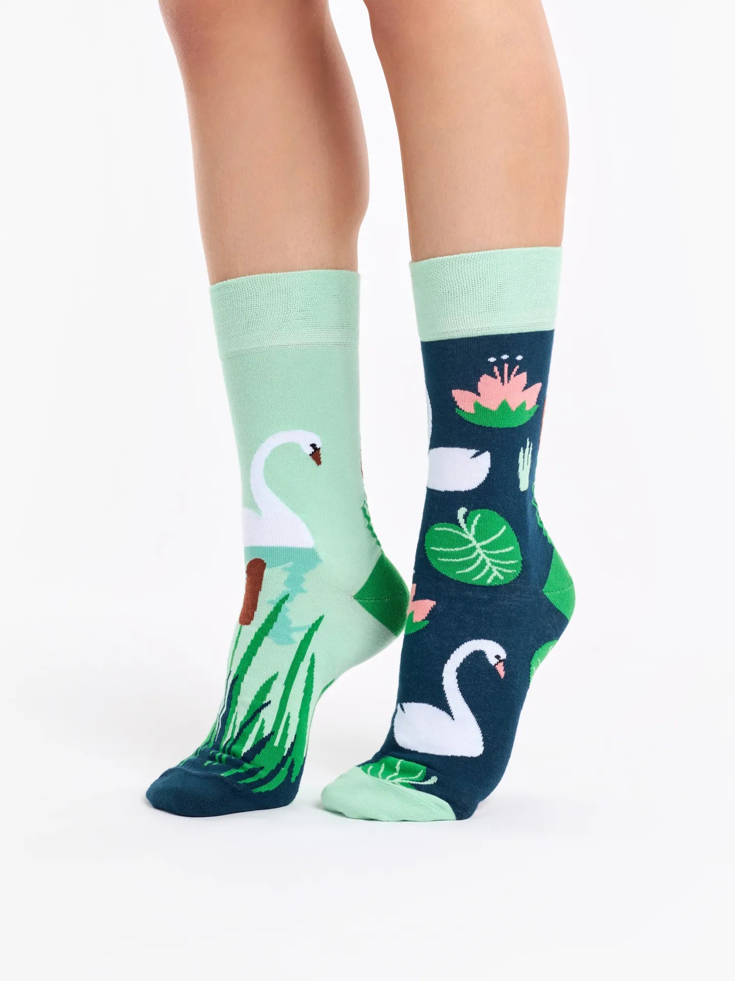 regular-socks-white-swan-1-dd/dd5dd2c251ce676502a1bdbaabdc539b51cc3658