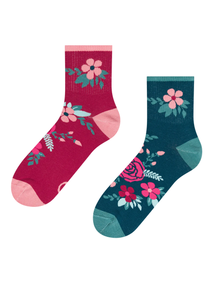 crew-socks-rosehip-flowers-1-7b/7be959484c0bdb78d989f58bb69106ccfbce28f2
