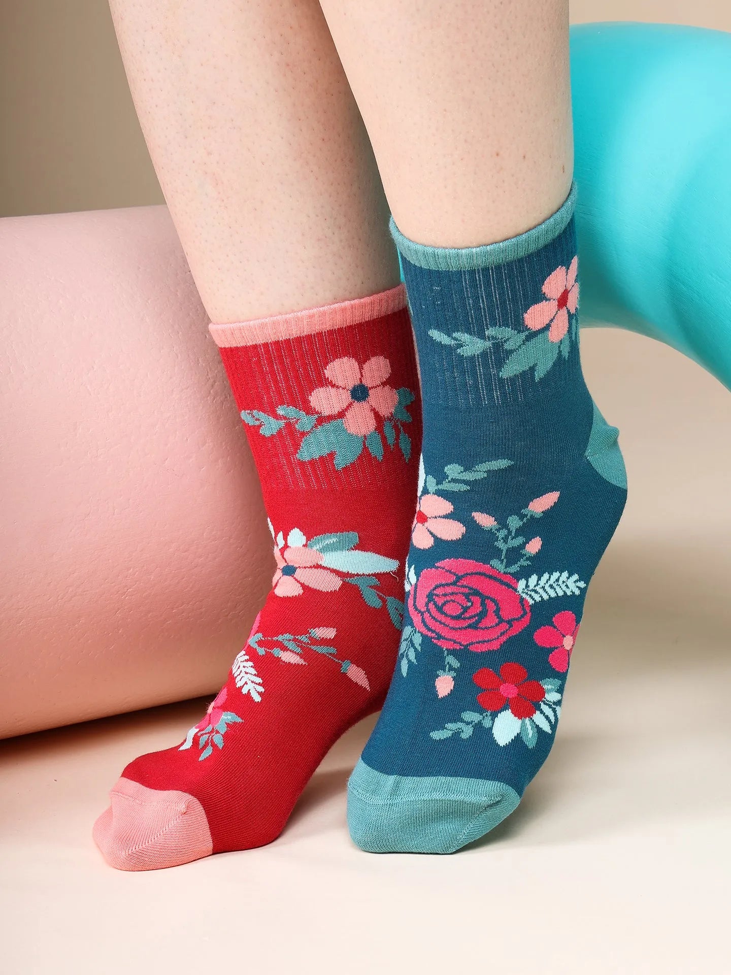 crew-socks-rosehip-flowers-1-d4/d4015591b072f956c62f1ec7b40468c8d658f941